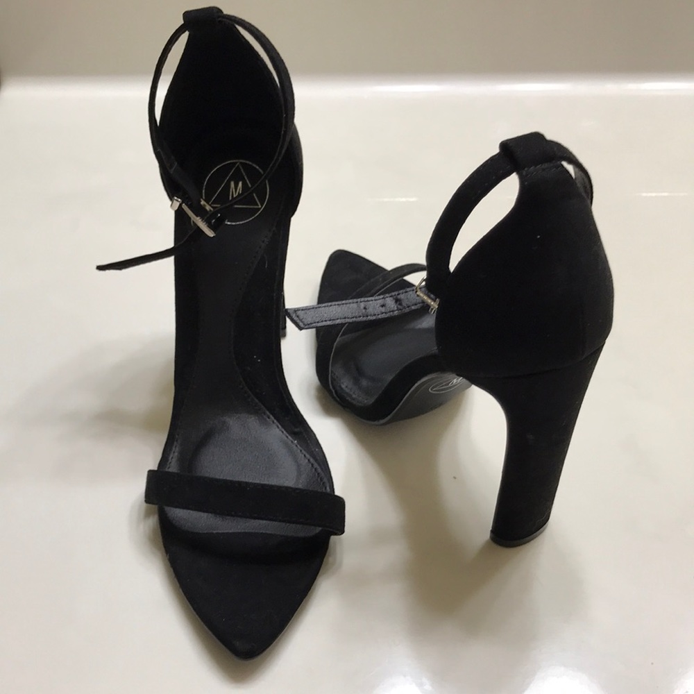 Strap block heel